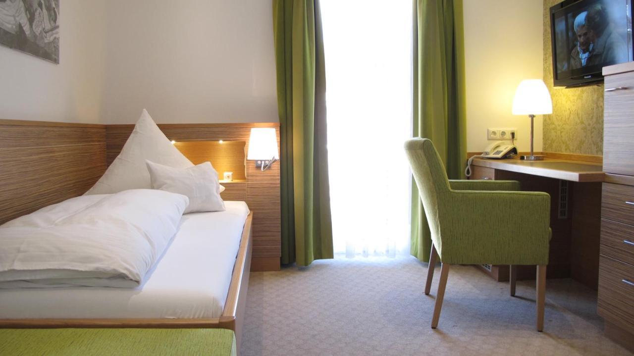 Hotel Germania บาดวือริสโฮเฟิน ภายนอก รูปภาพ