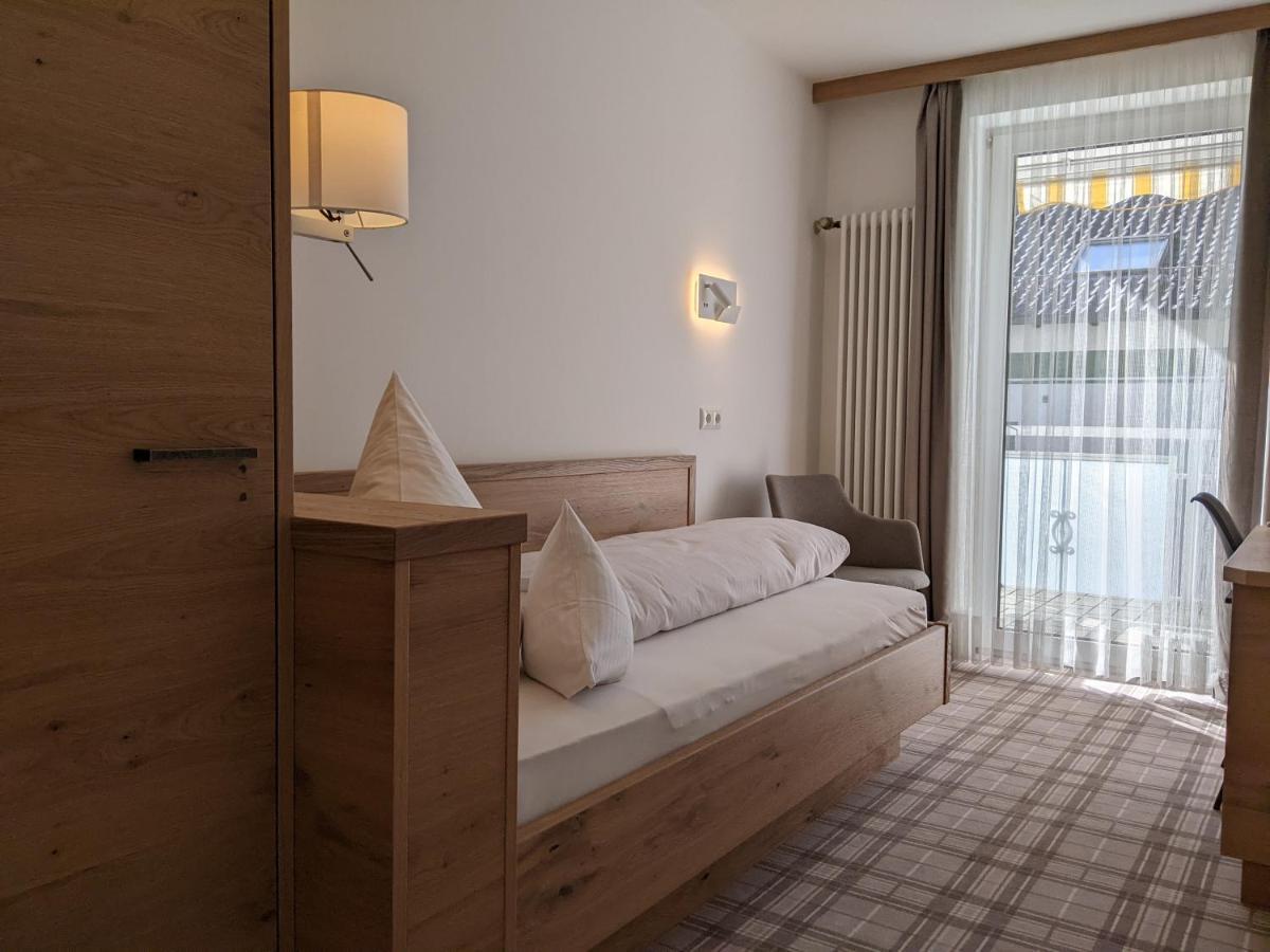 Hotel Germania บาดวือริสโฮเฟิน ภายนอก รูปภาพ