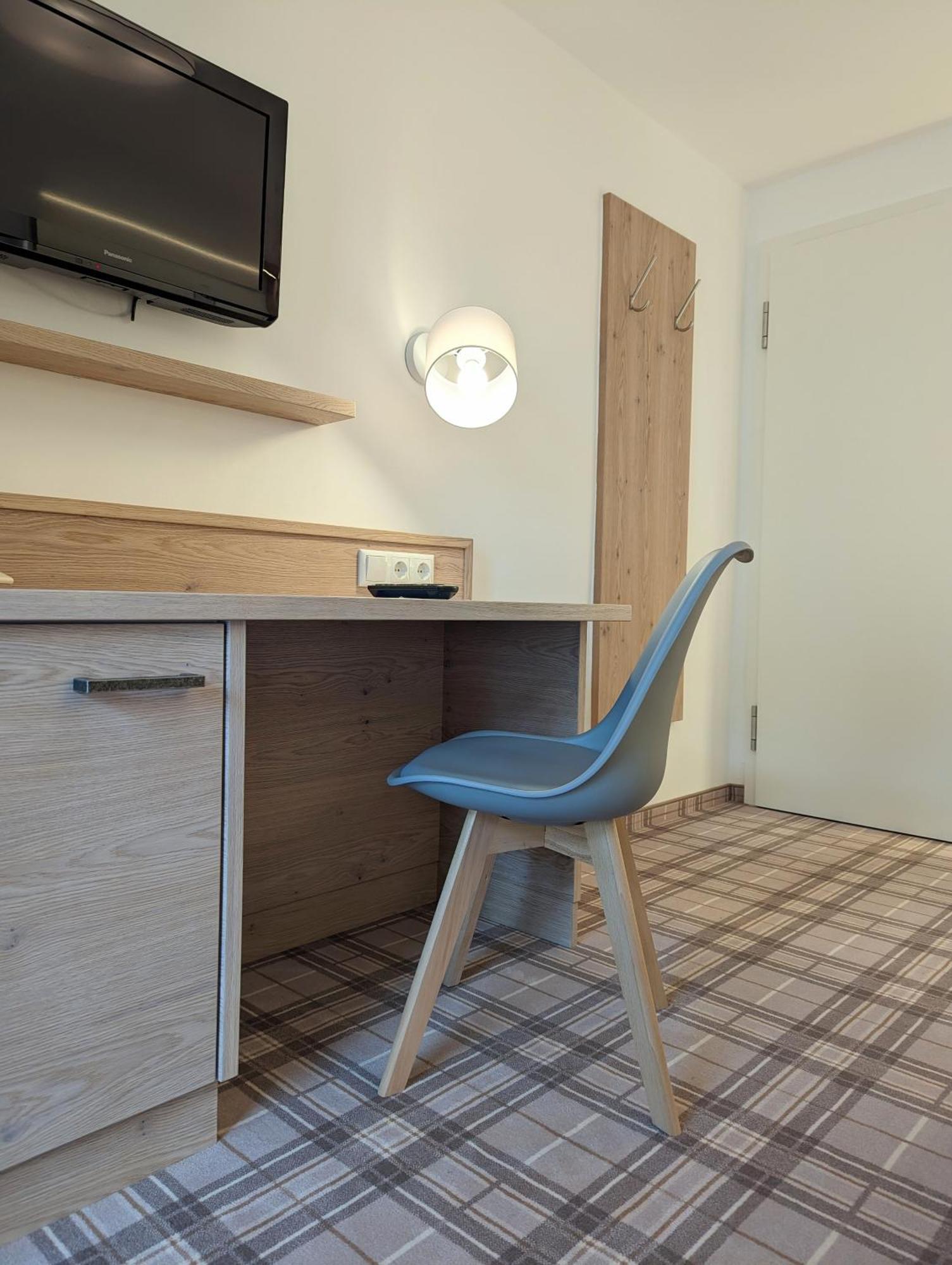 Hotel Germania บาดวือริสโฮเฟิน ภายนอก รูปภาพ